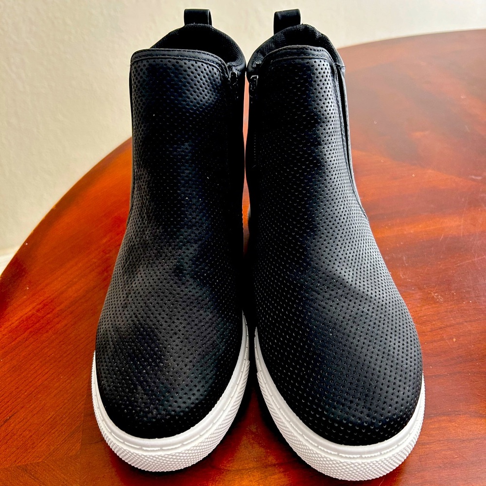 New black wedge sneakers